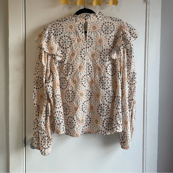 Geometric Ana print blouse with ruffles. A new approach. Size 3XL - Picture 3 of 6